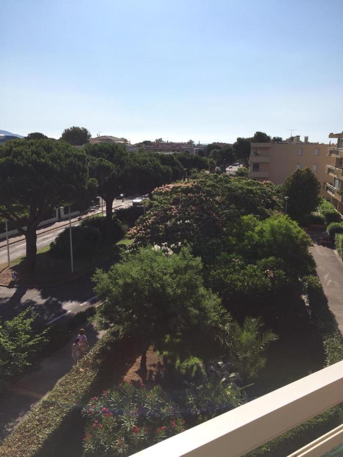 Bormes-Les-Mimosas - Appart 25M2 Avec Balcon - 4P Bagian luar foto