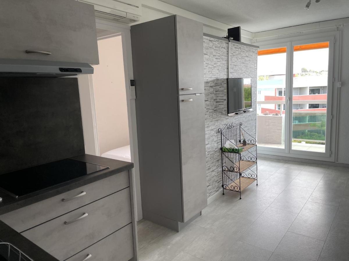 Bormes-Les-Mimosas - Appart 25M2 Avec Balcon - 4P Bagian luar foto